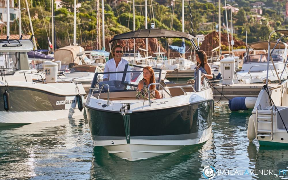 Quicksilver Activ 675 Bowrider photo de présentation