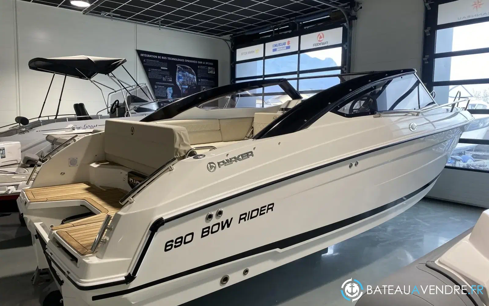slider 0 Parker 690 Bow Rider