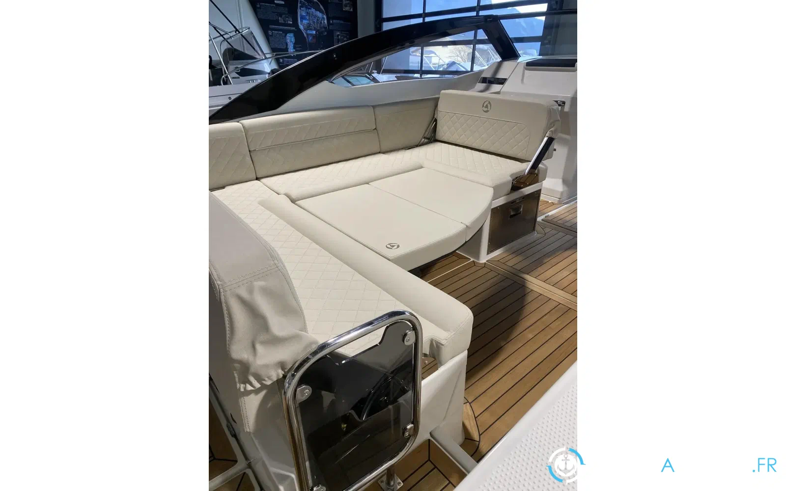 slider 1 Parker 690 Bow Rider