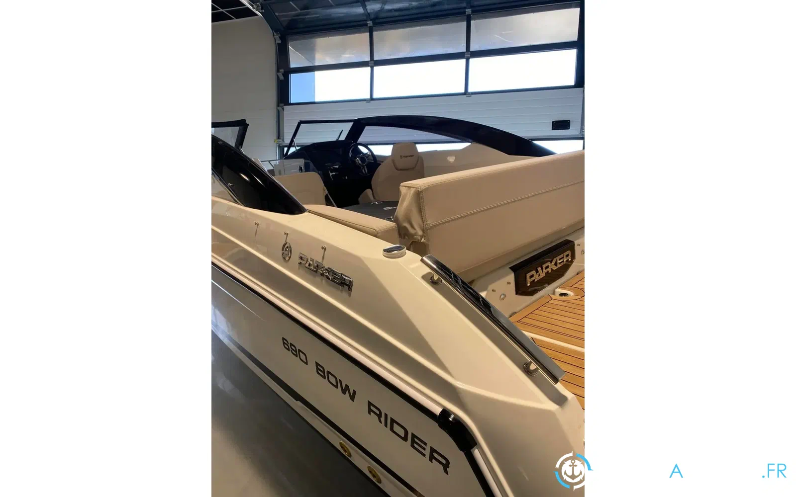slider 6 Parker 690 Bow Rider