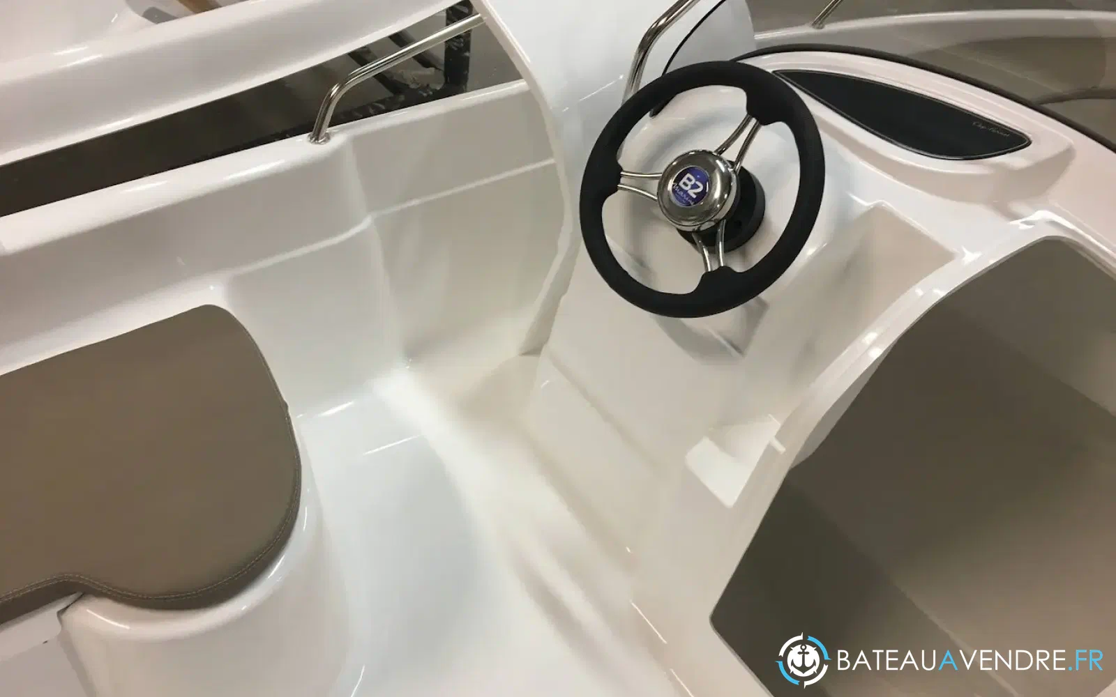 slider 1 B2 Marine 472
