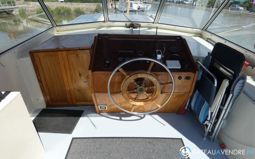 Dutch Barge Motor Barge electronique / cockpit photo 4