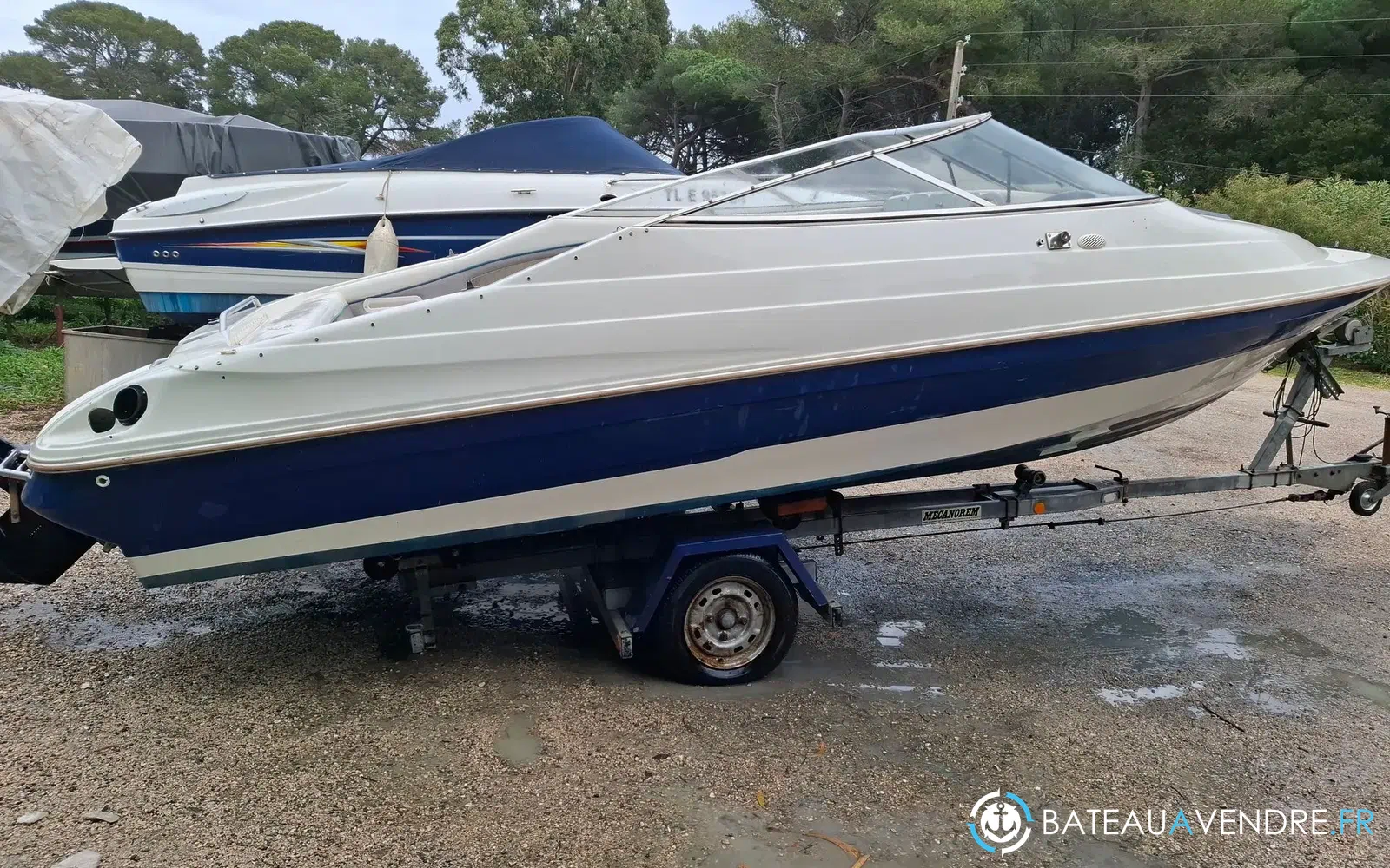 slider 1 Bayliner Capri 2052