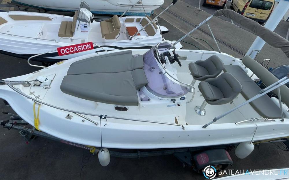 B2 Marine 572 Day Cruiser exterieur photo de présentation