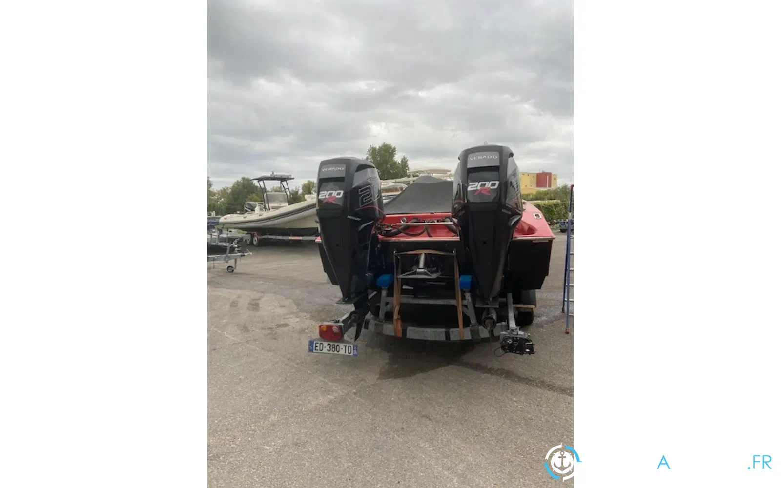 slider 7 Douglas Marine Skater 24