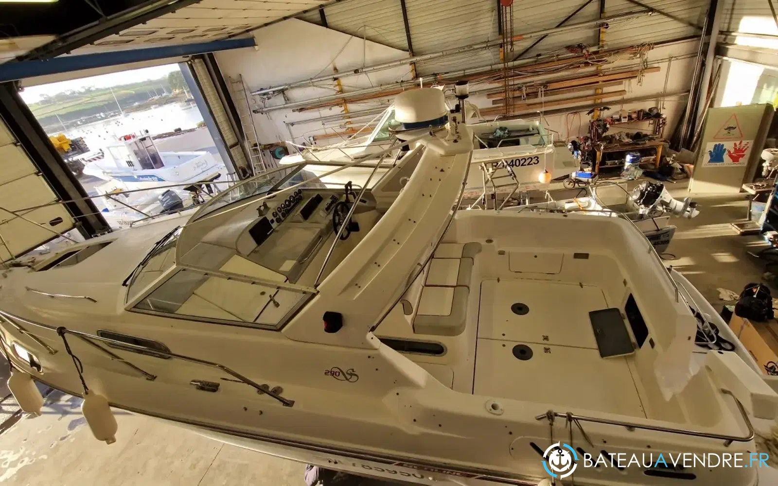 slider 1 Sealine Ambassador 290