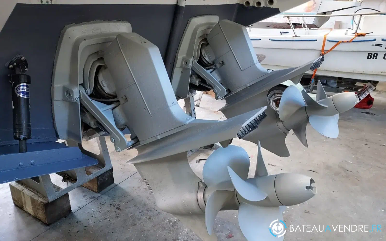 slider 3 Sealine Ambassador 290