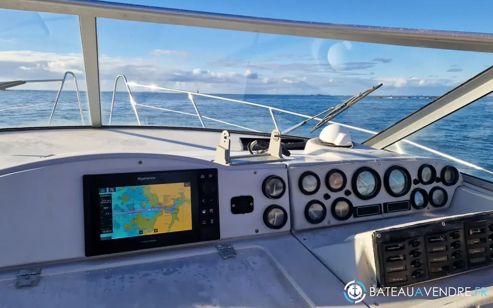 slider 7 Sealine Ambassador 290