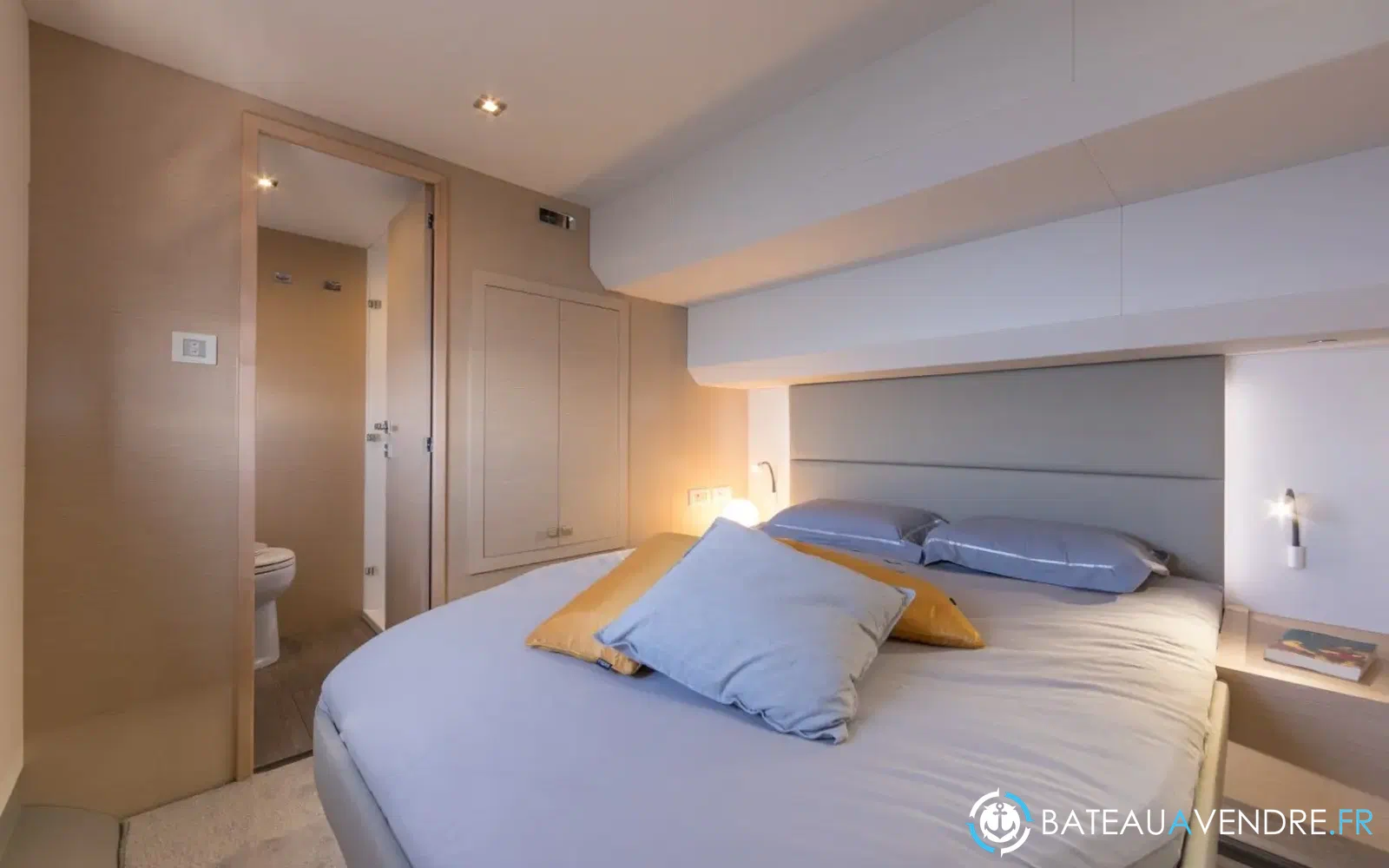 slider 12 Fountaine Pajot My 6