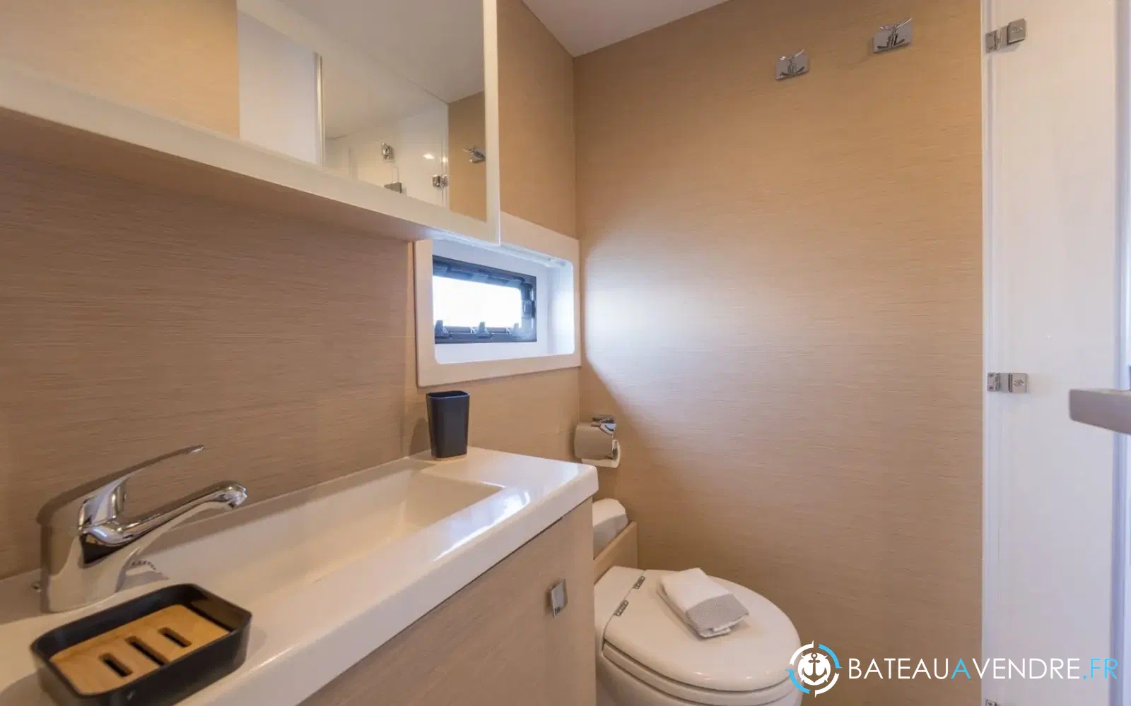 slider 13 Fountaine Pajot My 6