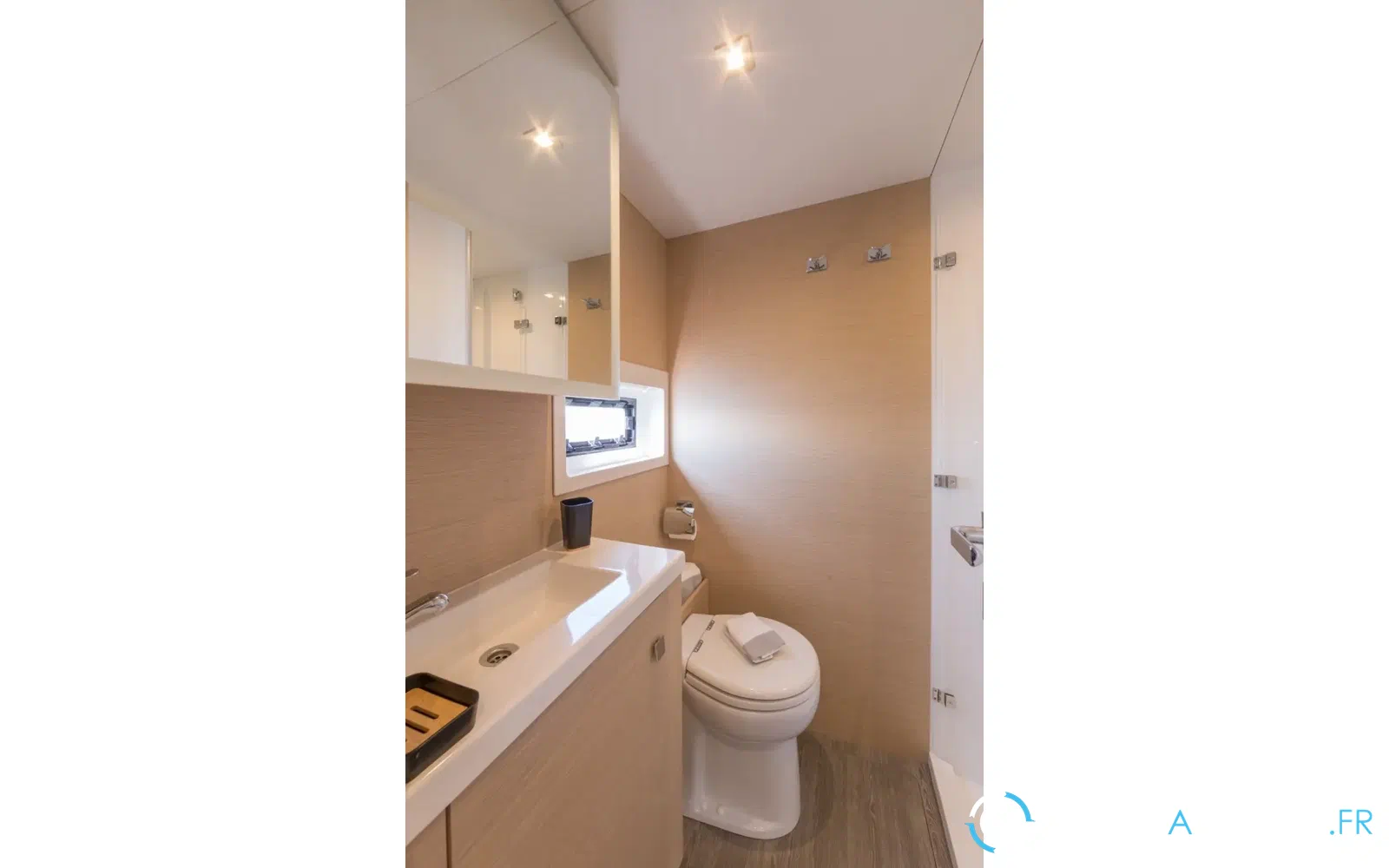 slider 14 Fountaine Pajot My 6