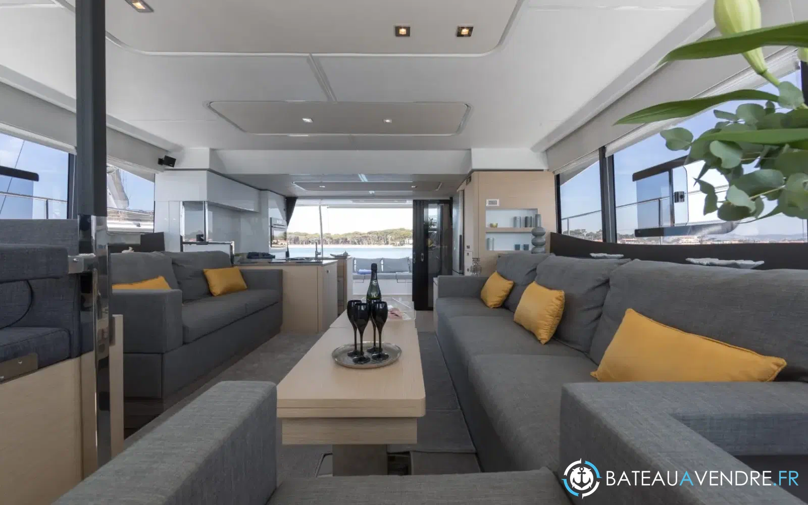 slider 16 Fountaine Pajot My 6