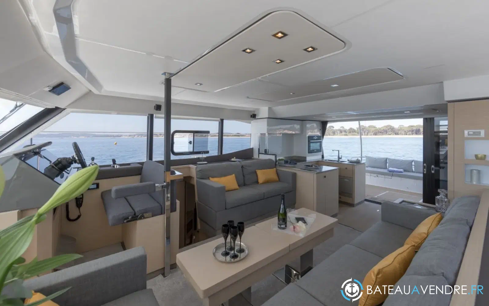 slider 17 Fountaine Pajot My 6