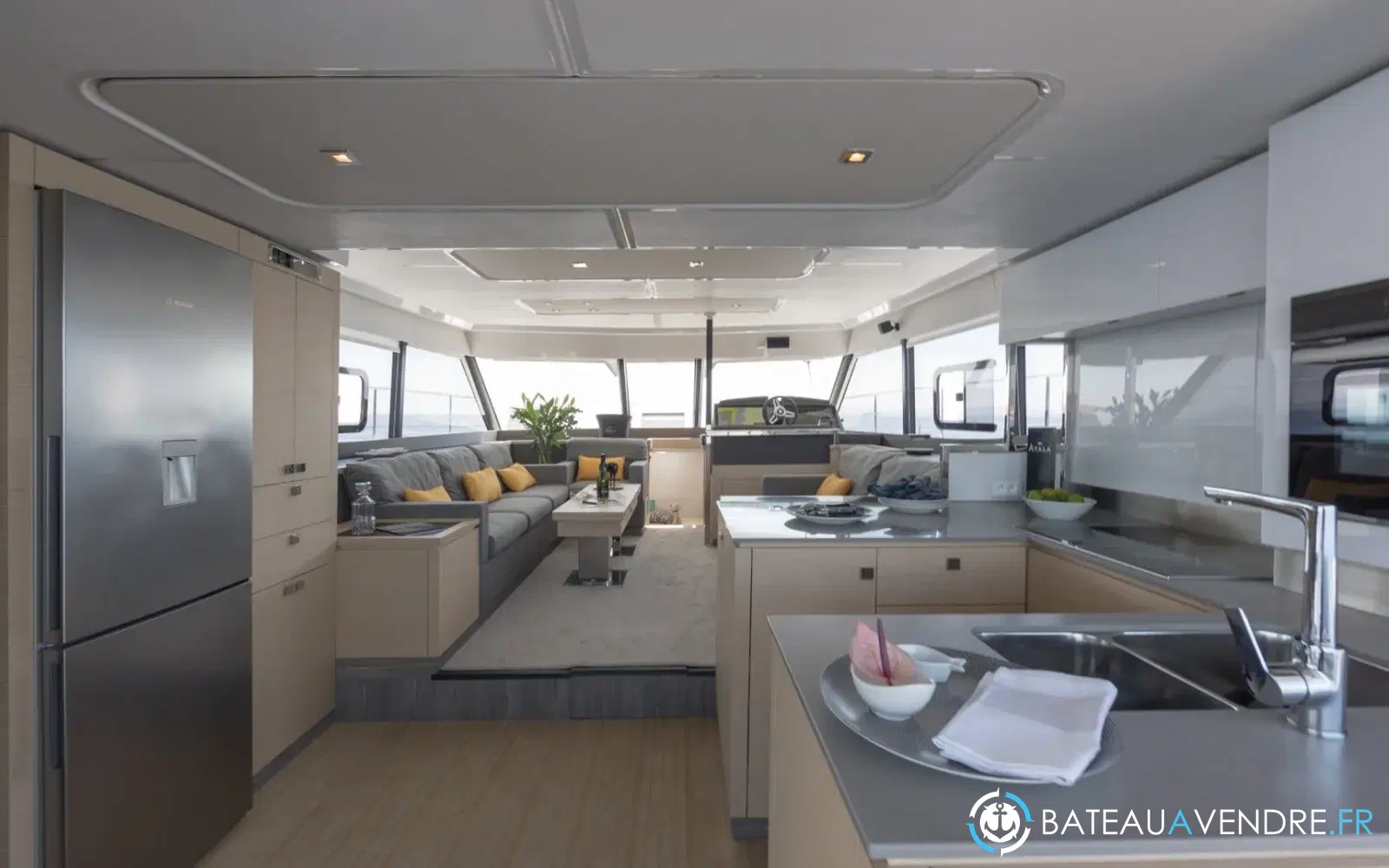 slider 18 Fountaine Pajot My 6