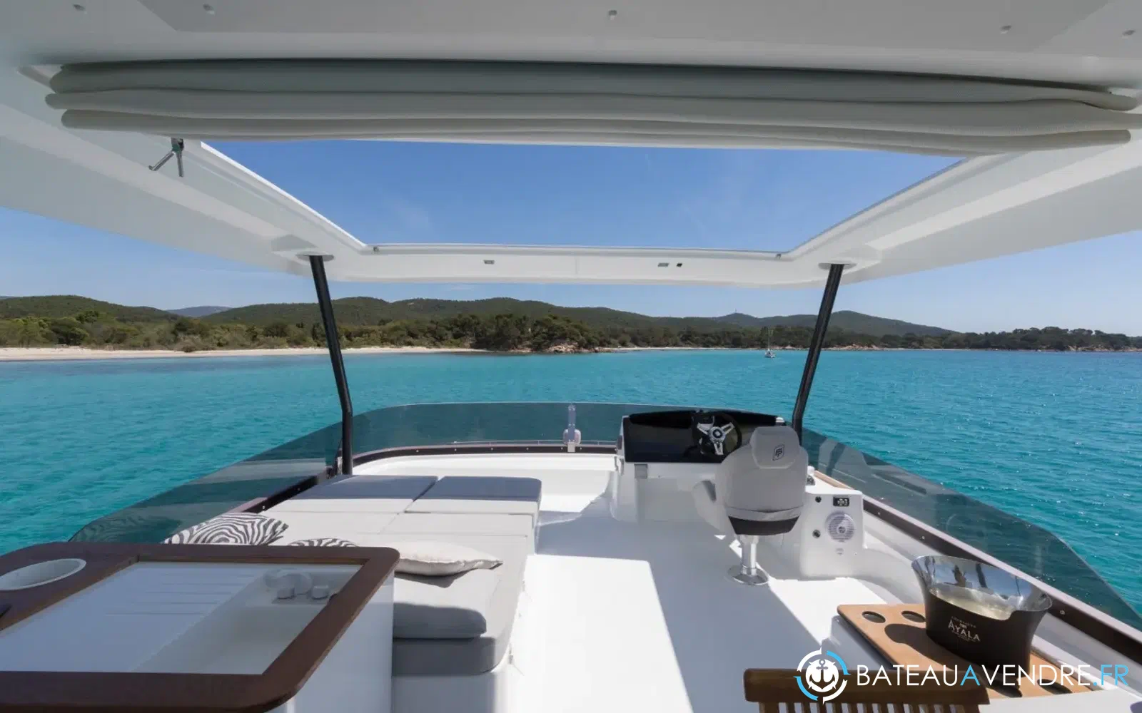 slider 21 Fountaine Pajot My 6