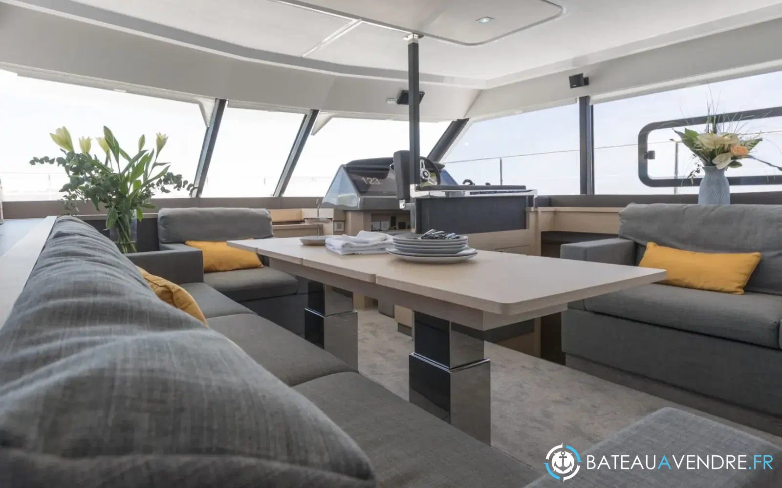 slider 23 Fountaine Pajot My 6