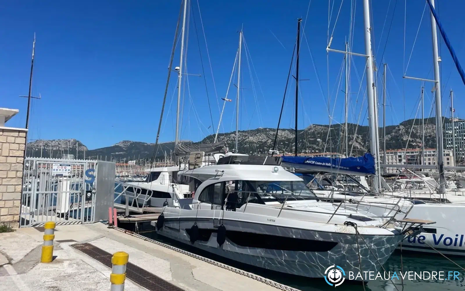 slider 4 Beneteau Antares 11 Fly