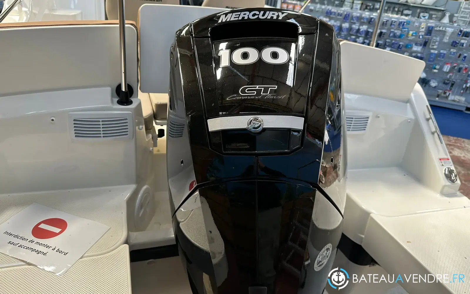slider 9 Quicksilver Activ 555 Cabin