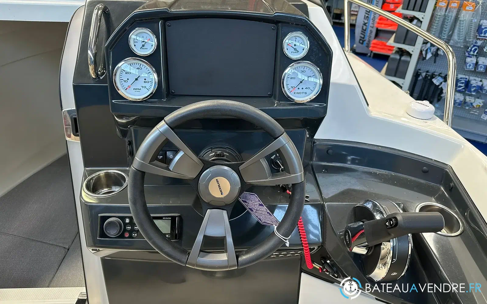 slider 3 Quicksilver Activ 555 Cabin
