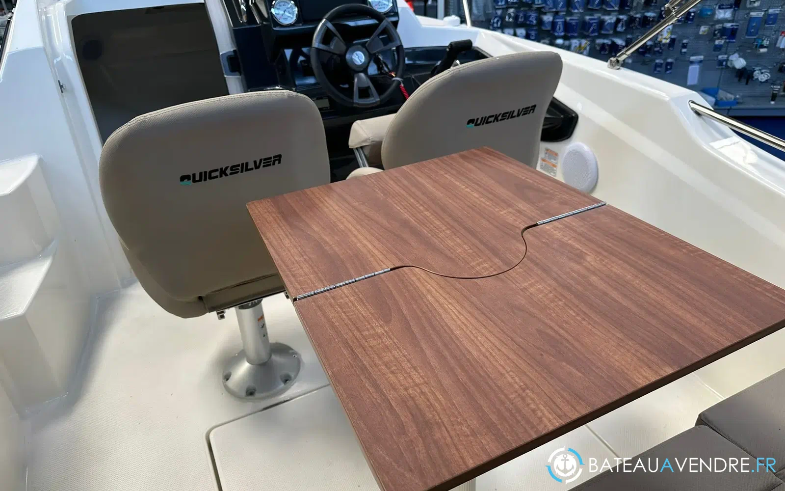 slider 4 Quicksilver Activ 555 Cabin