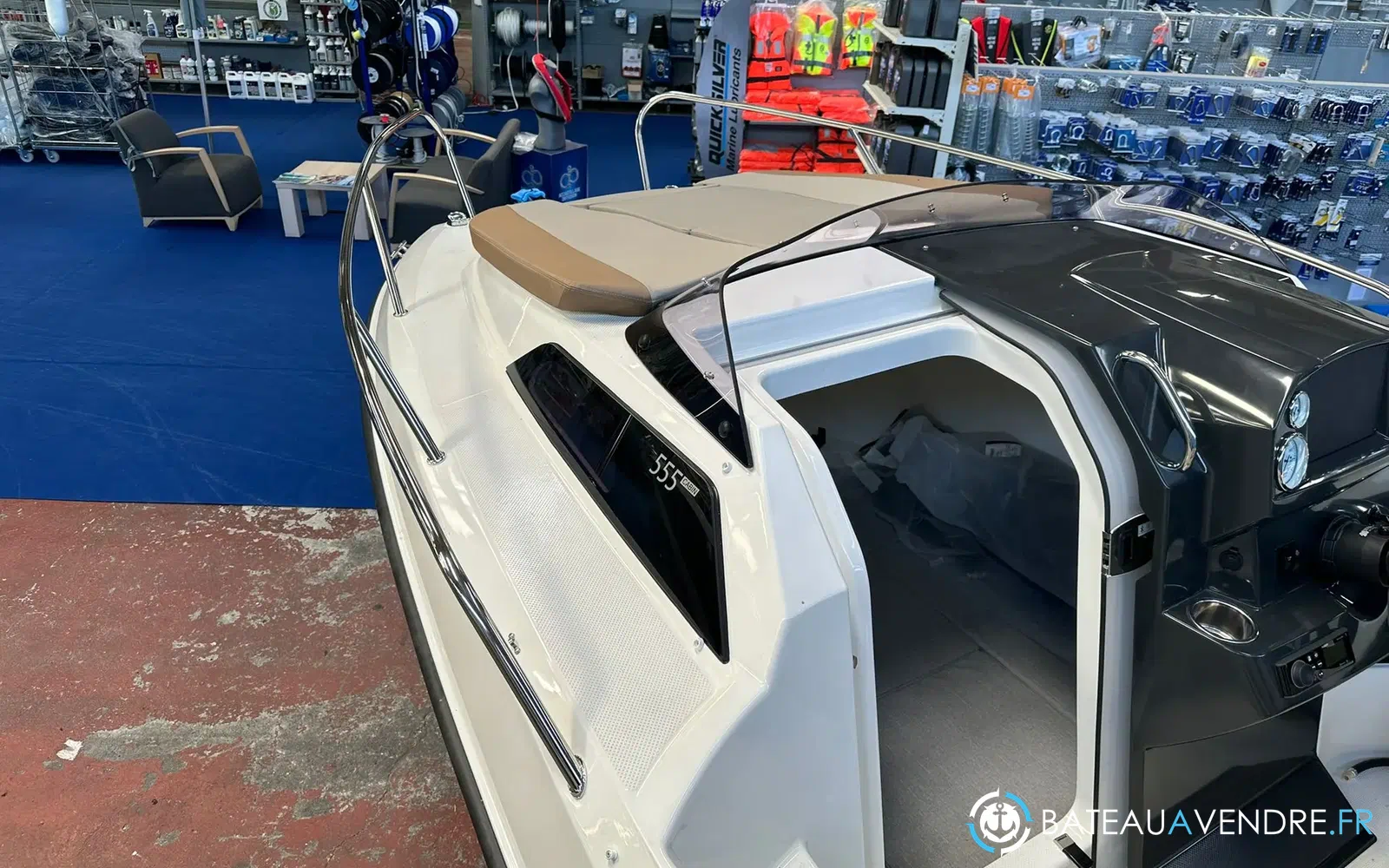 slider 7 Quicksilver Activ 555 Cabin