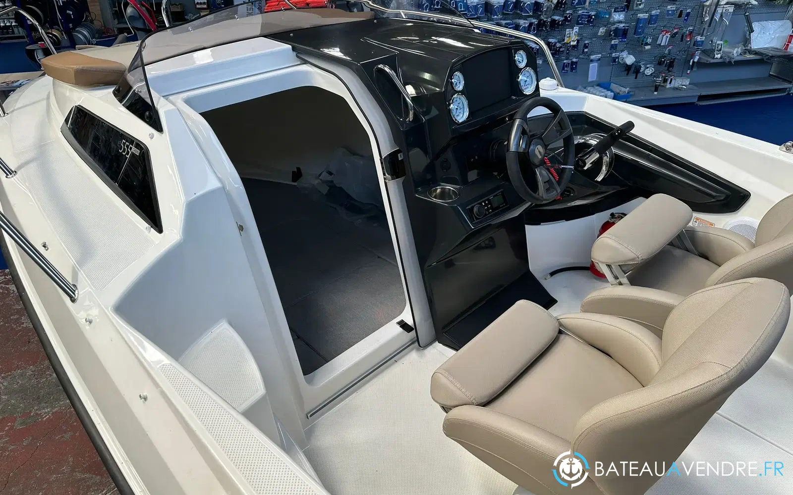 slider 5 Quicksilver Activ 555 Cabin