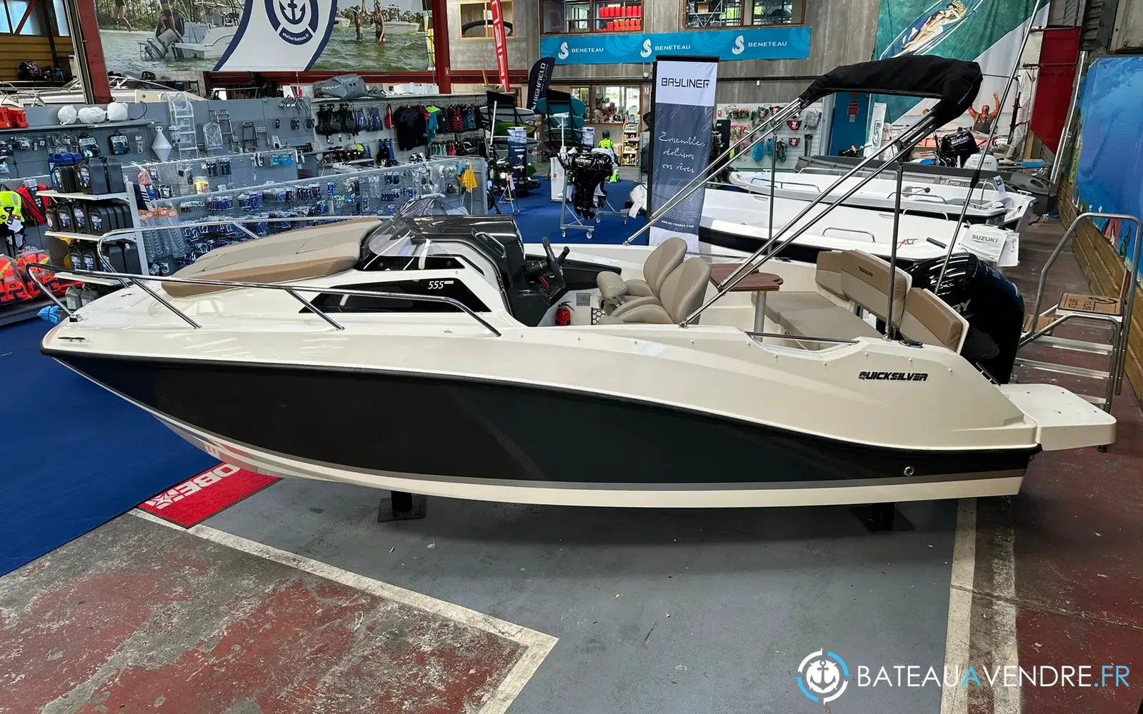 slider 1 Quicksilver Activ 555 Cabin