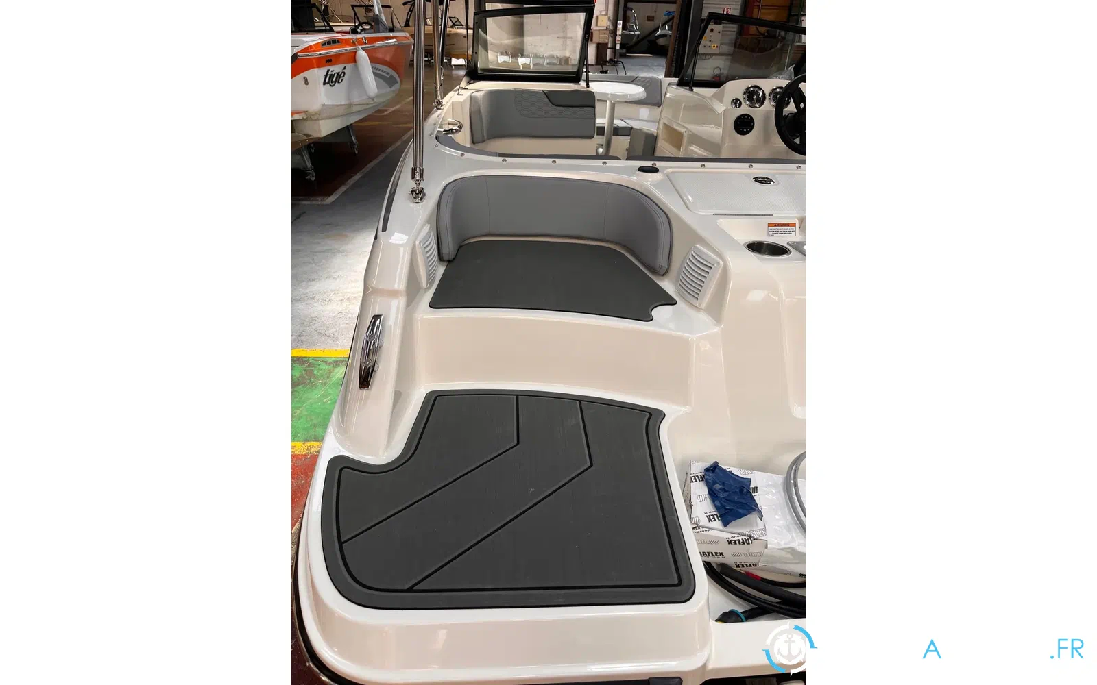 slider 13 Bayliner Element M17