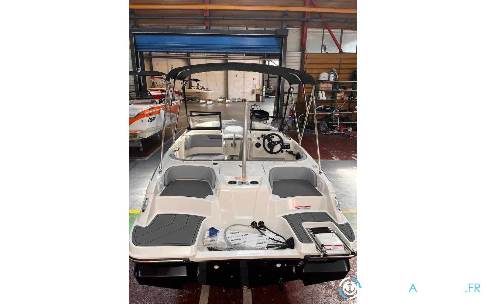 slider 2 Bayliner Element M17
