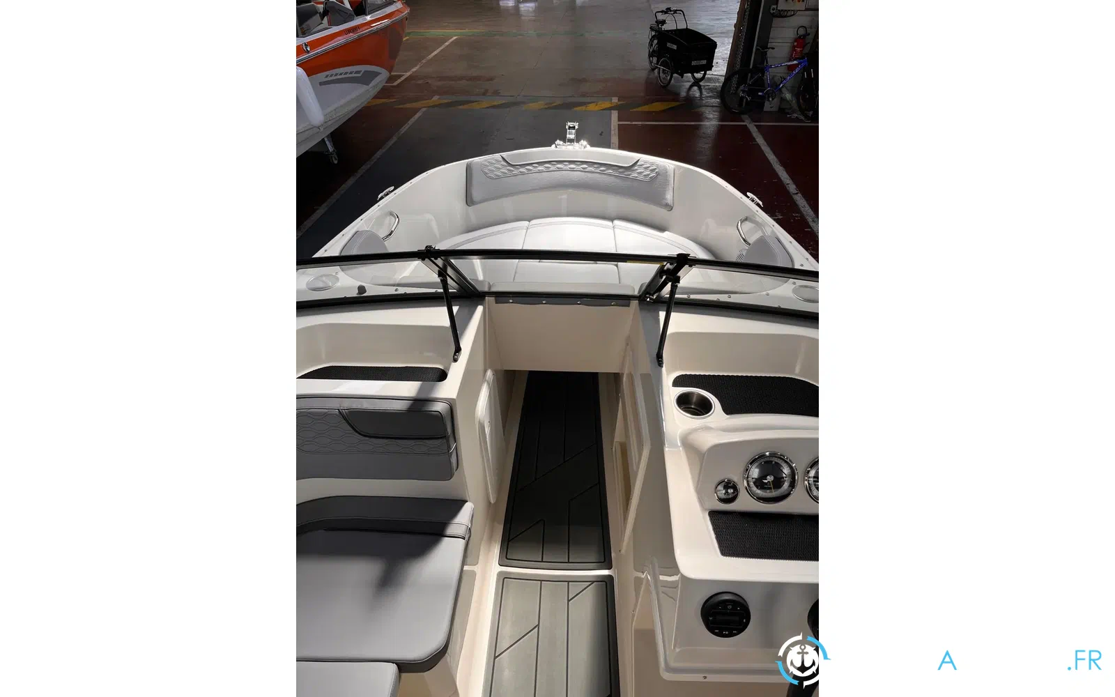 slider 8 Bayliner Element M17