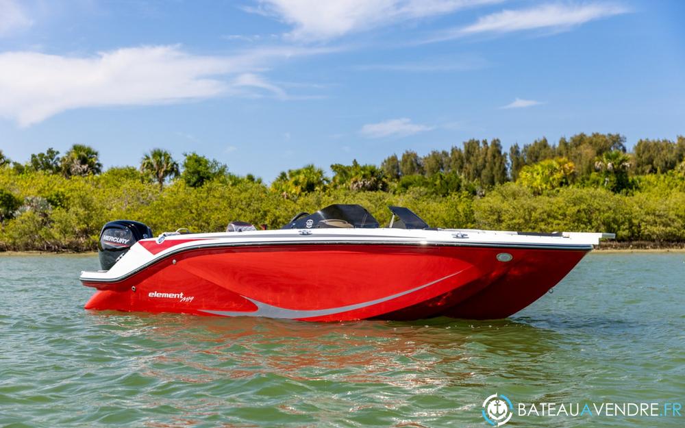 Bayliner M19 photo de présentation