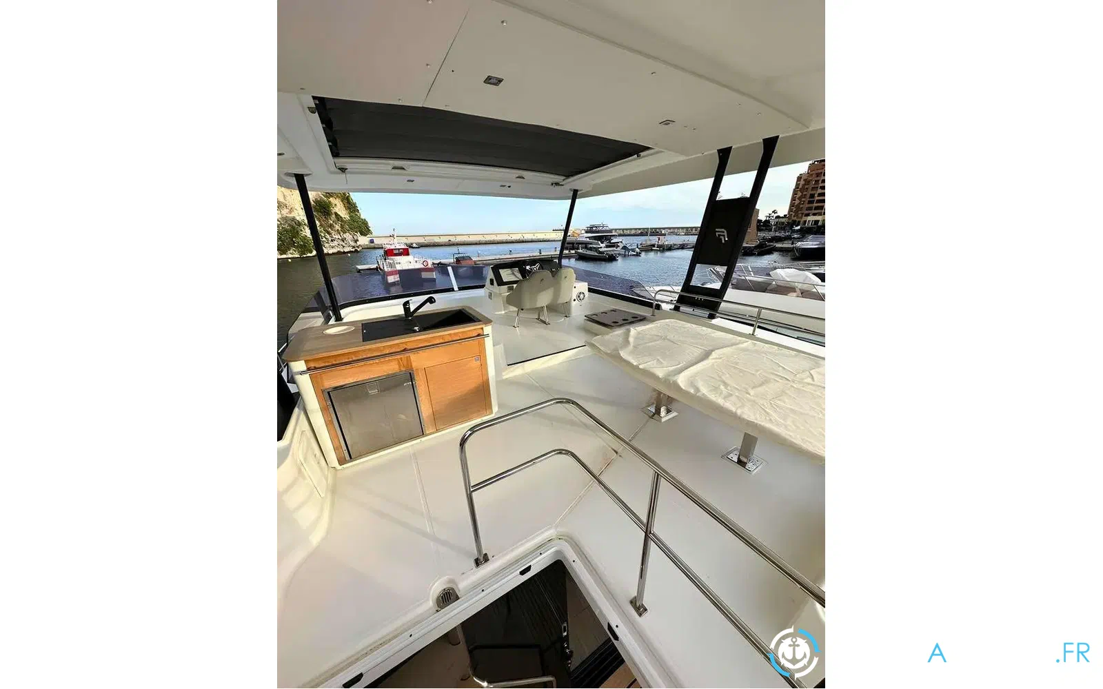 slider 4 Fountaine Pajot My 6