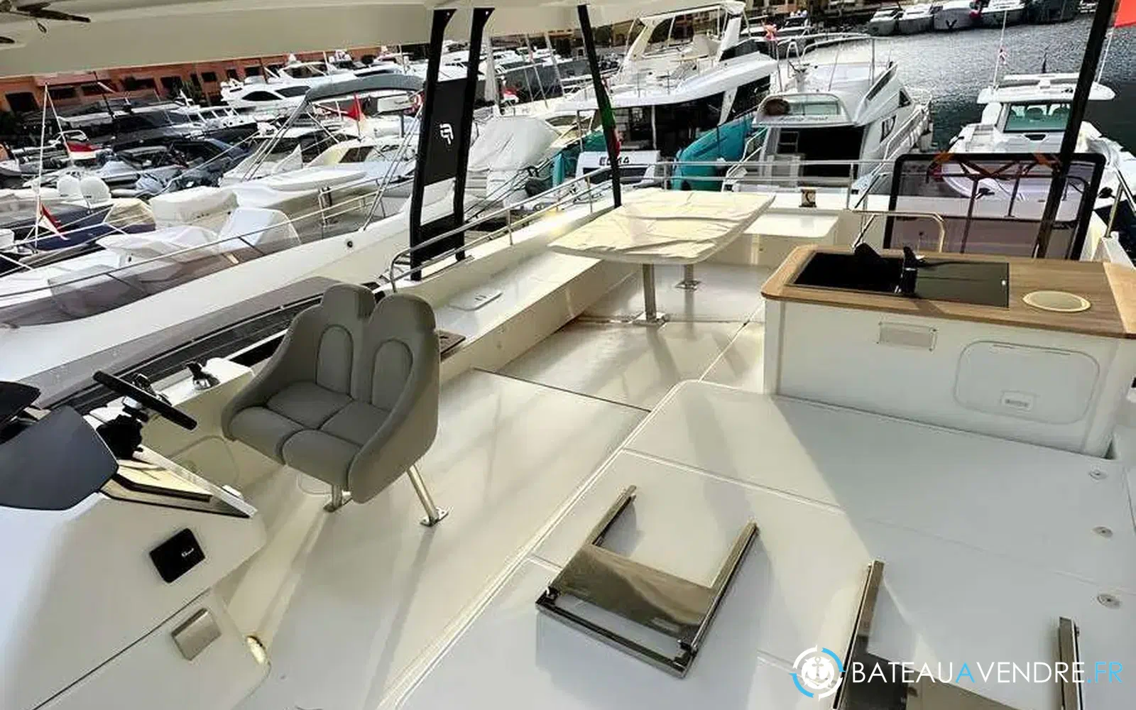 slider 5 Fountaine Pajot My 6