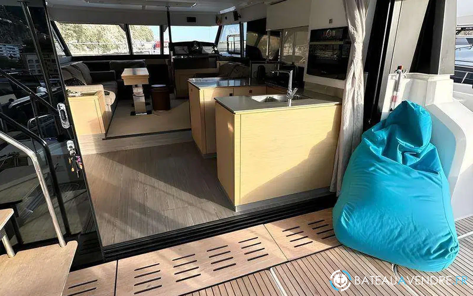 slider 6 Fountaine Pajot My 6