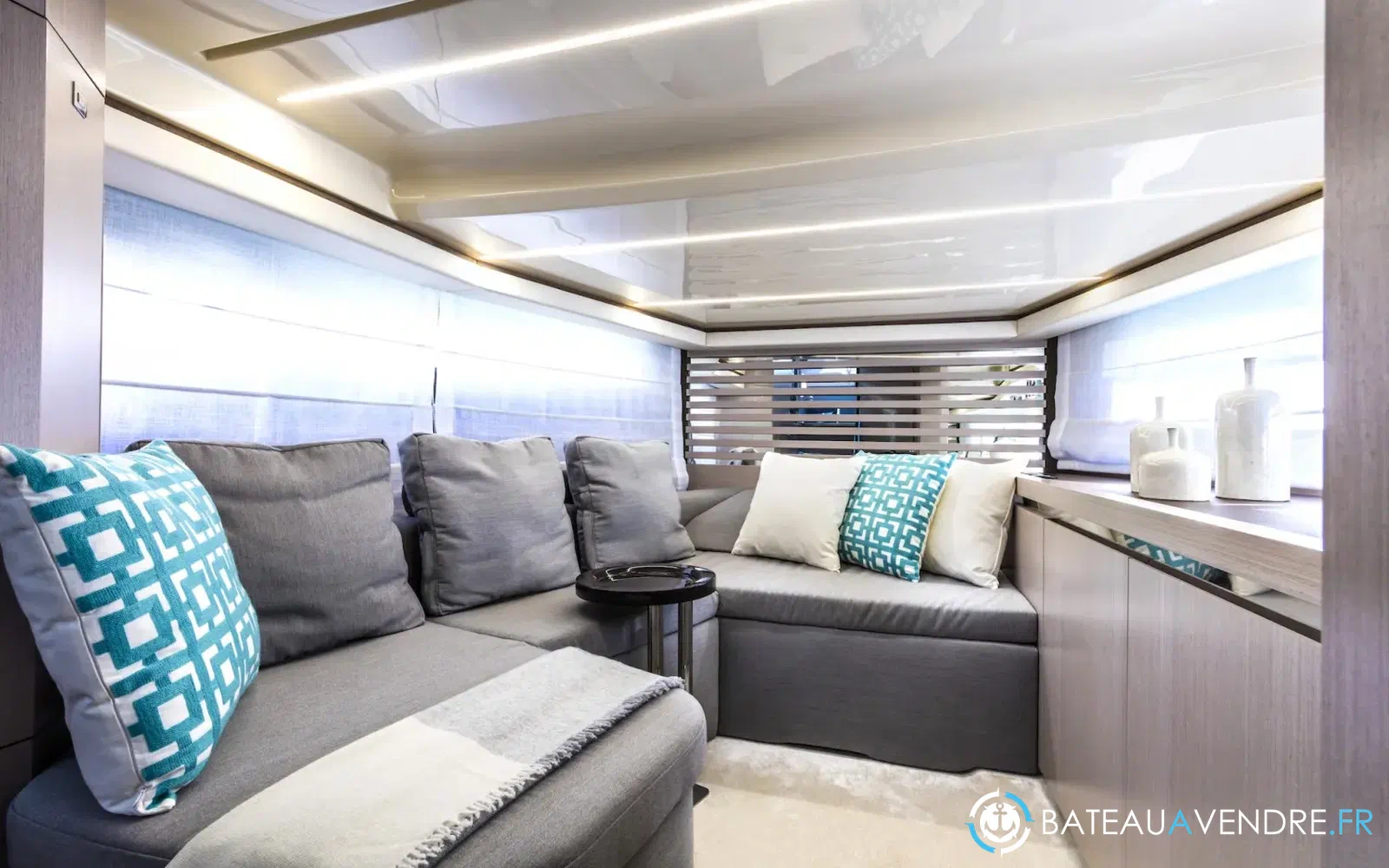 slider 6 Invictus 370 GT