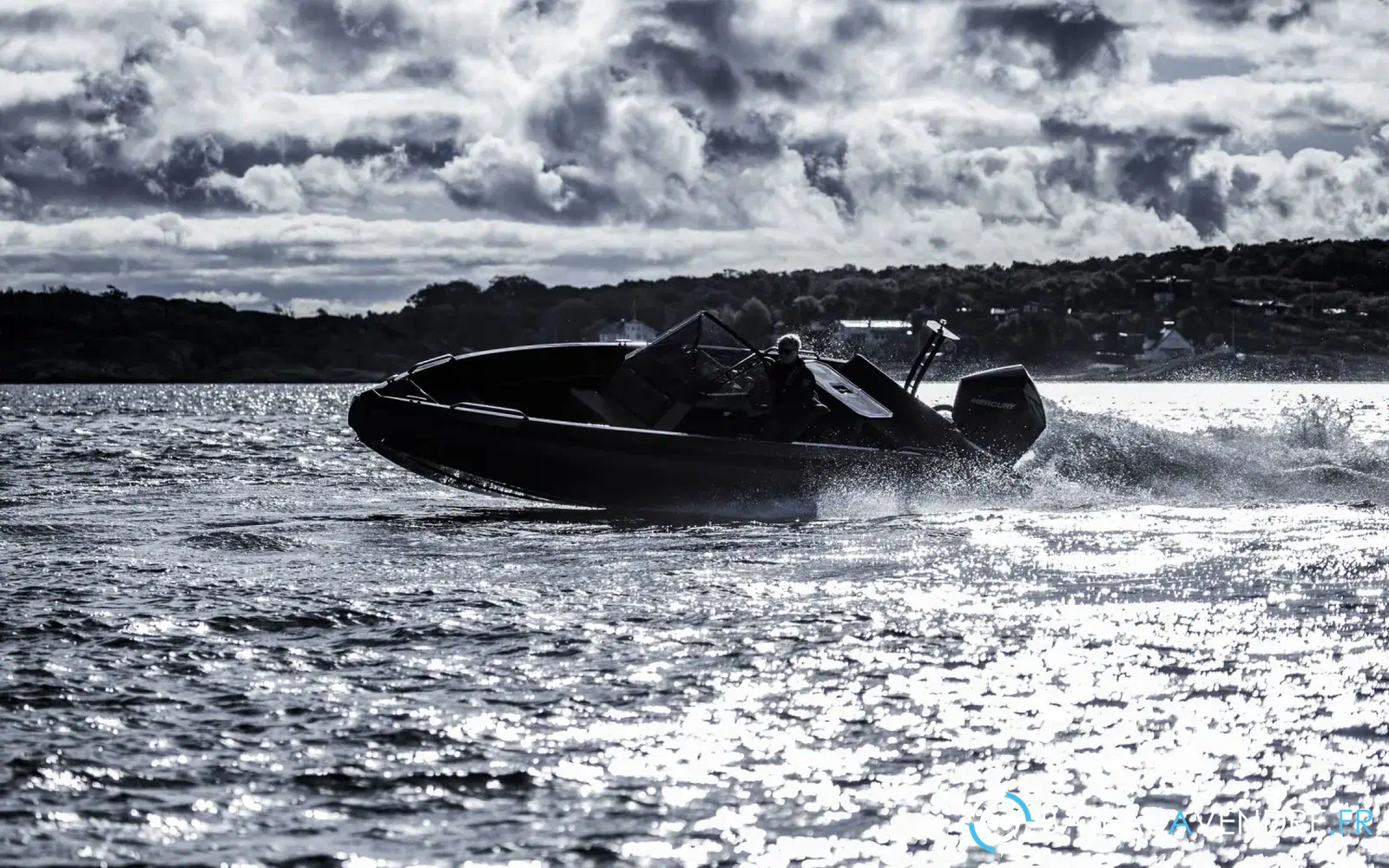 slider 1 Iron Boats 767