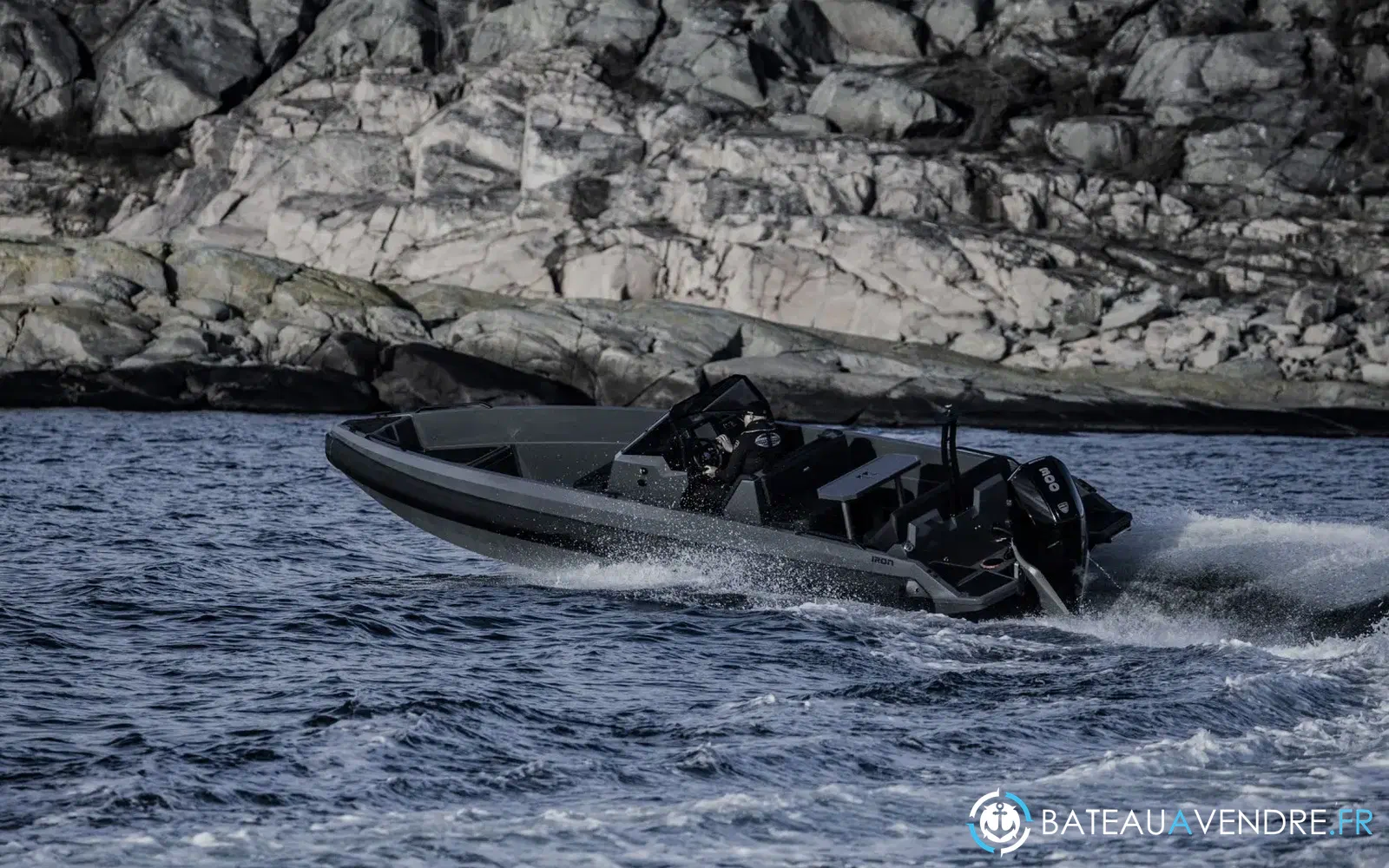 slider 2 Iron Boats 827
