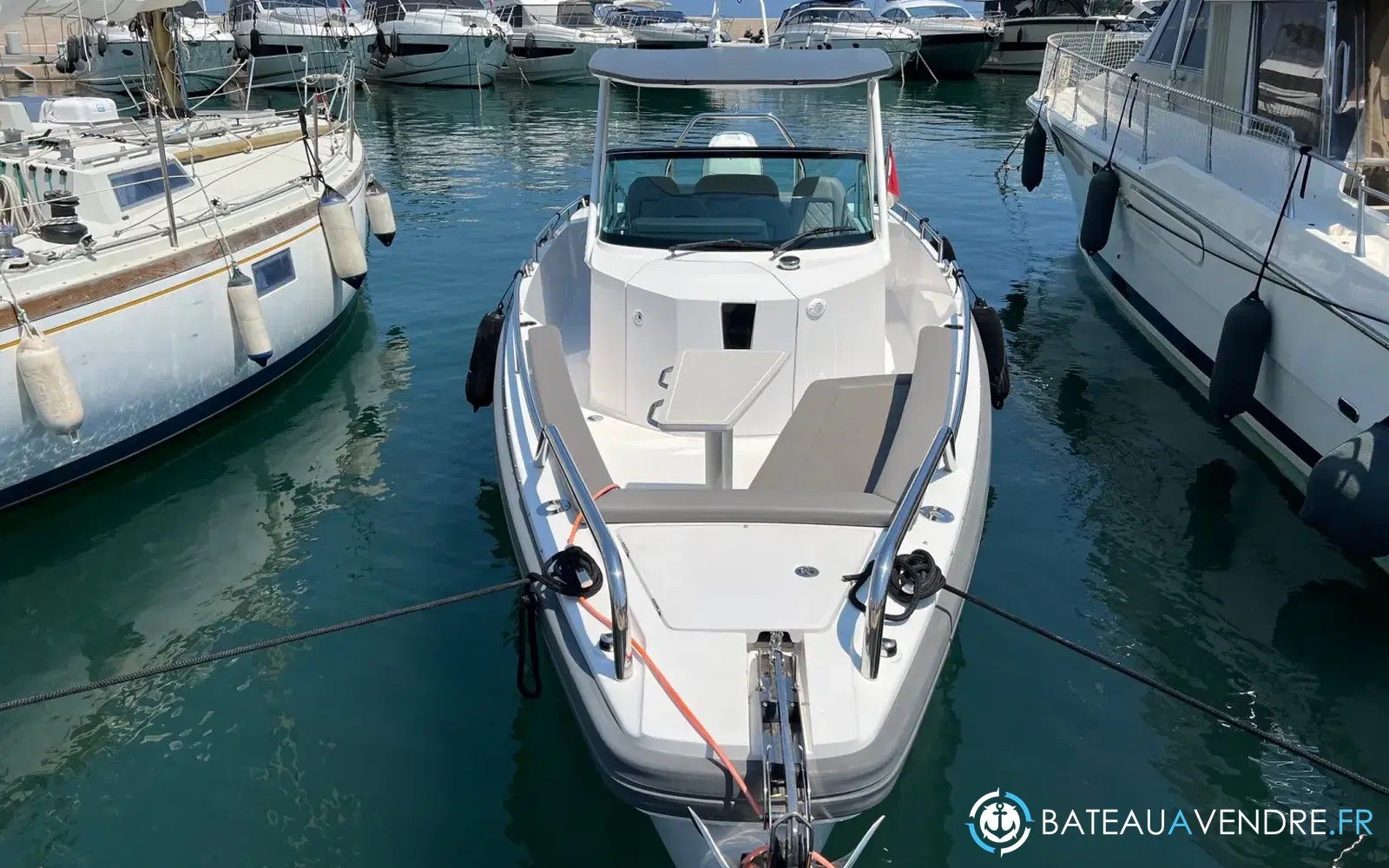 slider 2 Axopar 28 Open