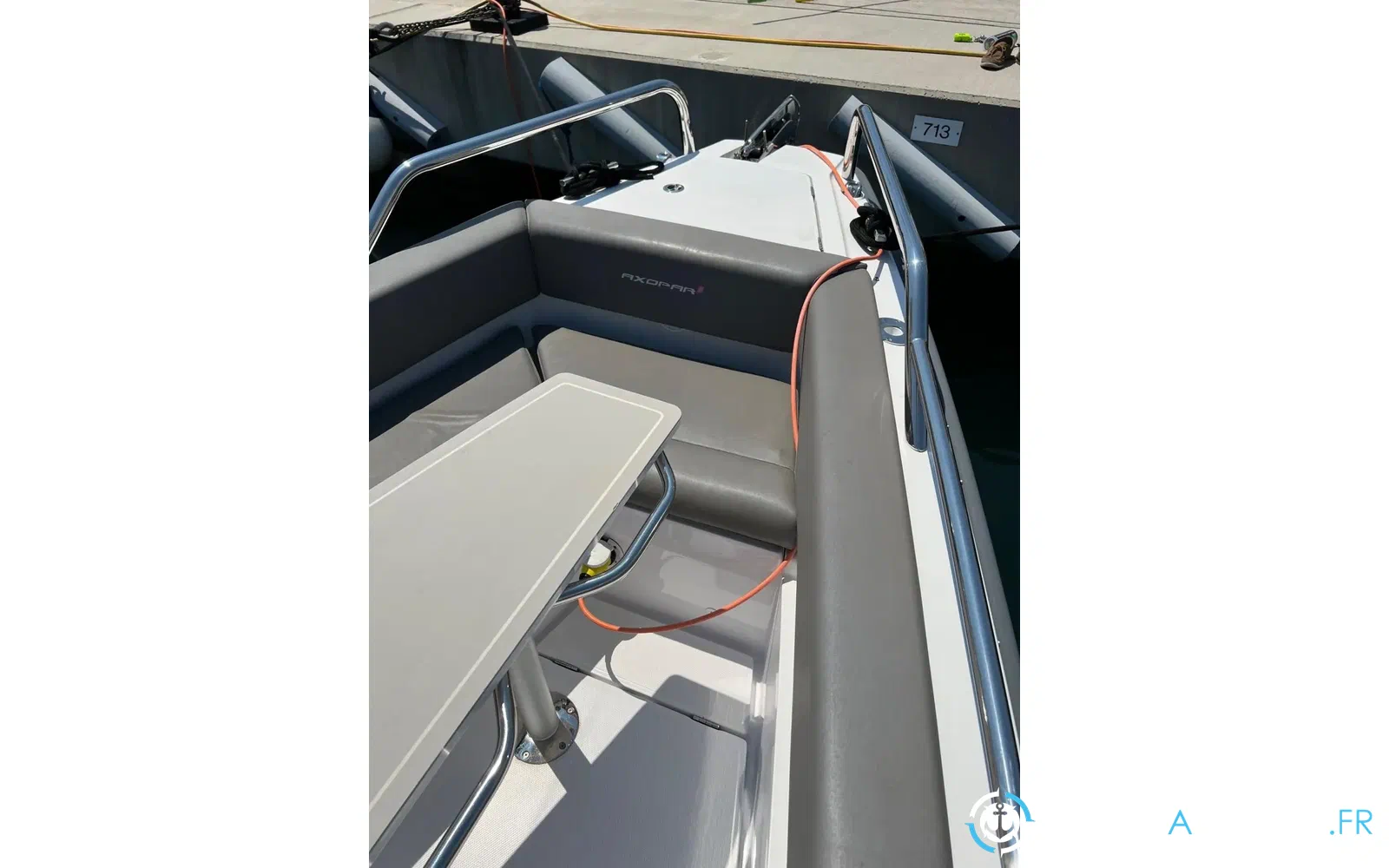 slider 4 Axopar 28 Open