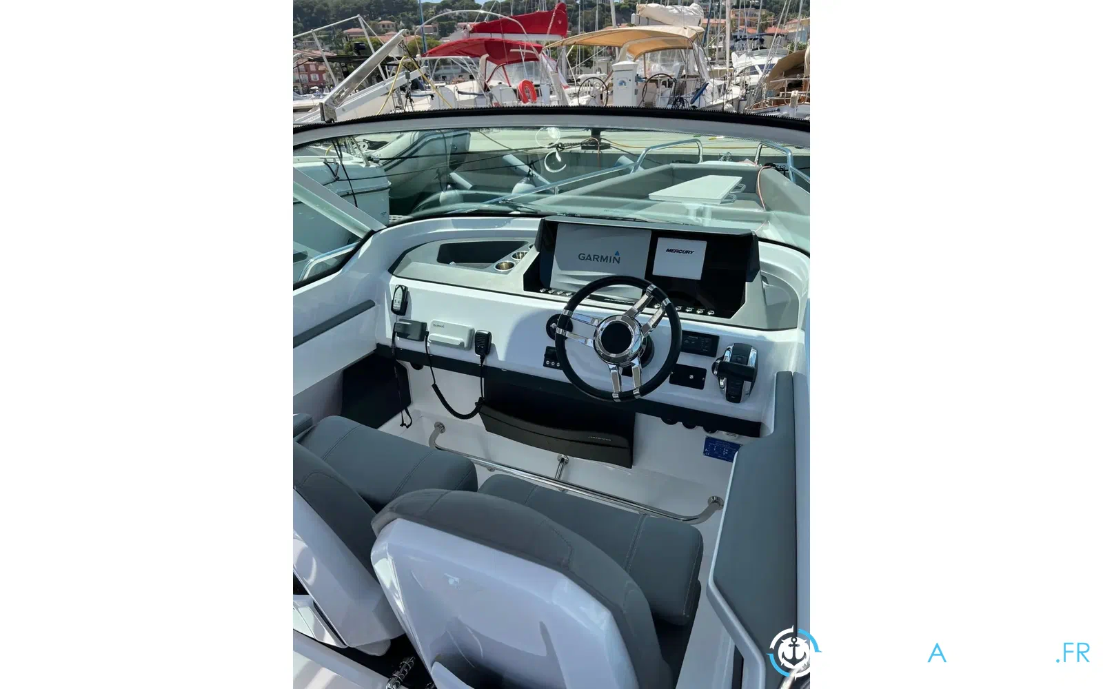 slider 5 Axopar 28 Open