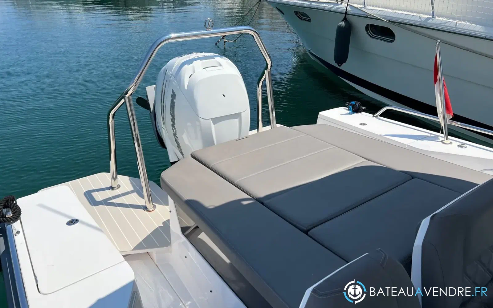 slider 8 Axopar 28 Open