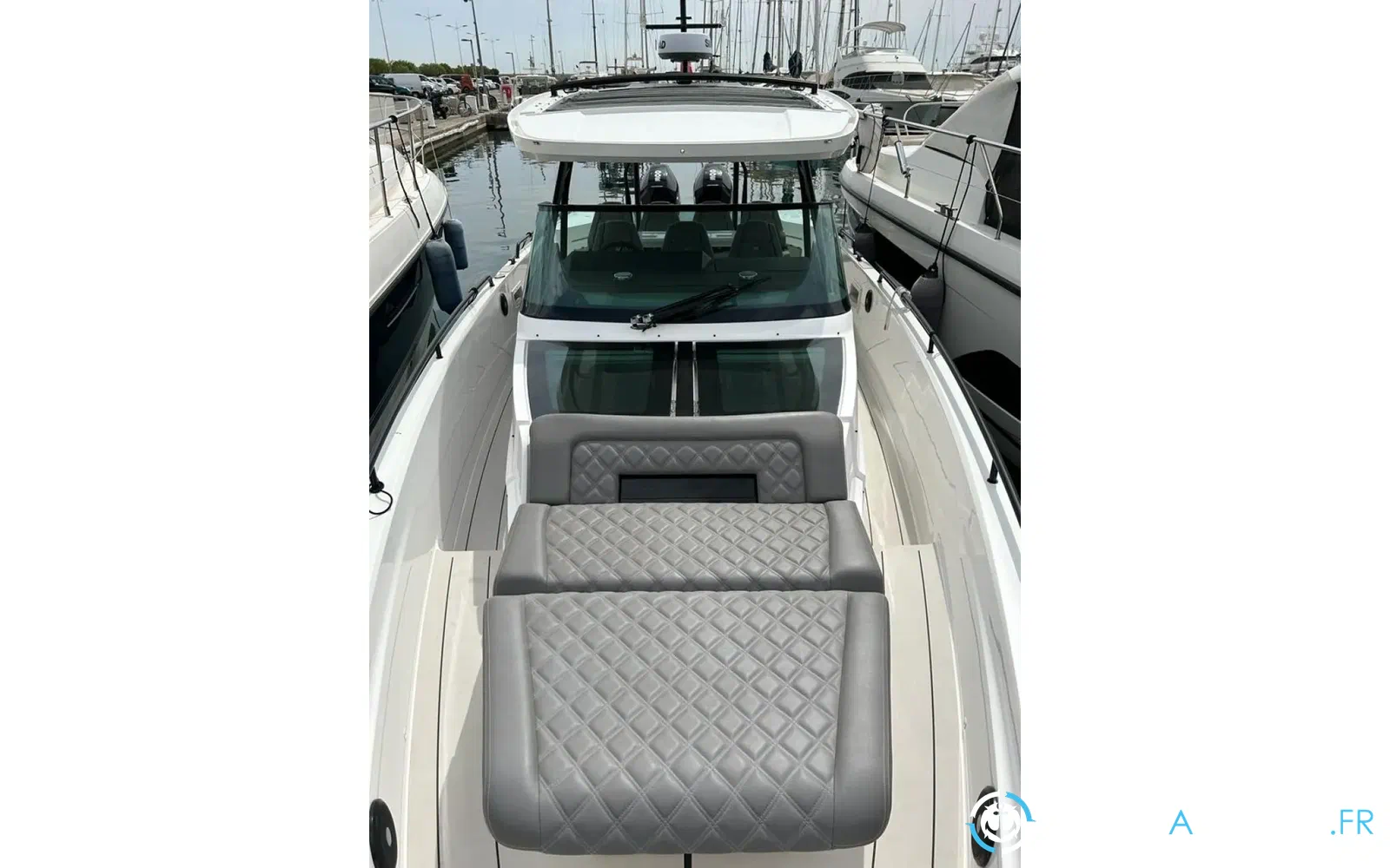 slider 1 Axopar 37 ST