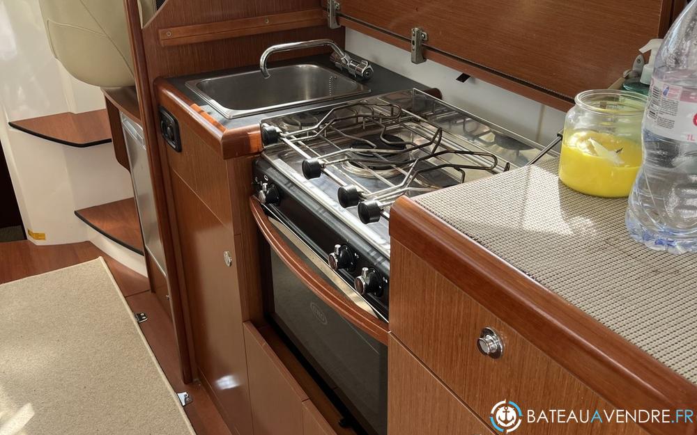 Beneteau Antares 30 Fly cuisine / salle de bain photo 4