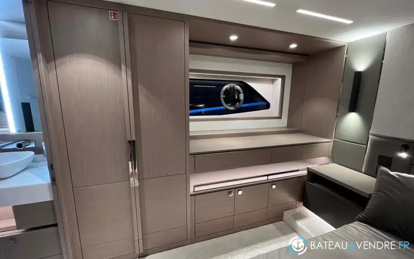 slider 12 Sunseeker Manhattan 68