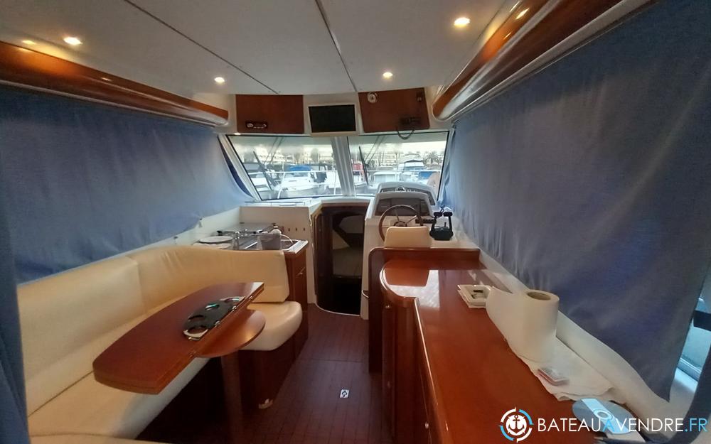 Beneteau Antares 980 Fly interieur photo 3