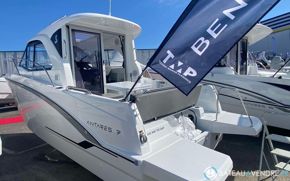 Beneteau Antares 7 OB exterieur photo de présentation