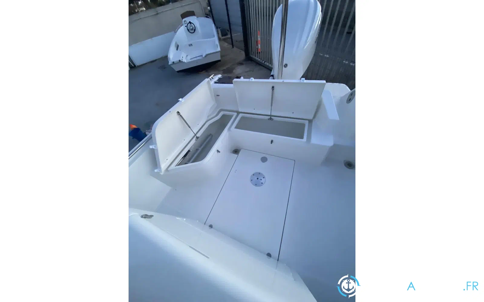 slider 13 White Shark 240 SC