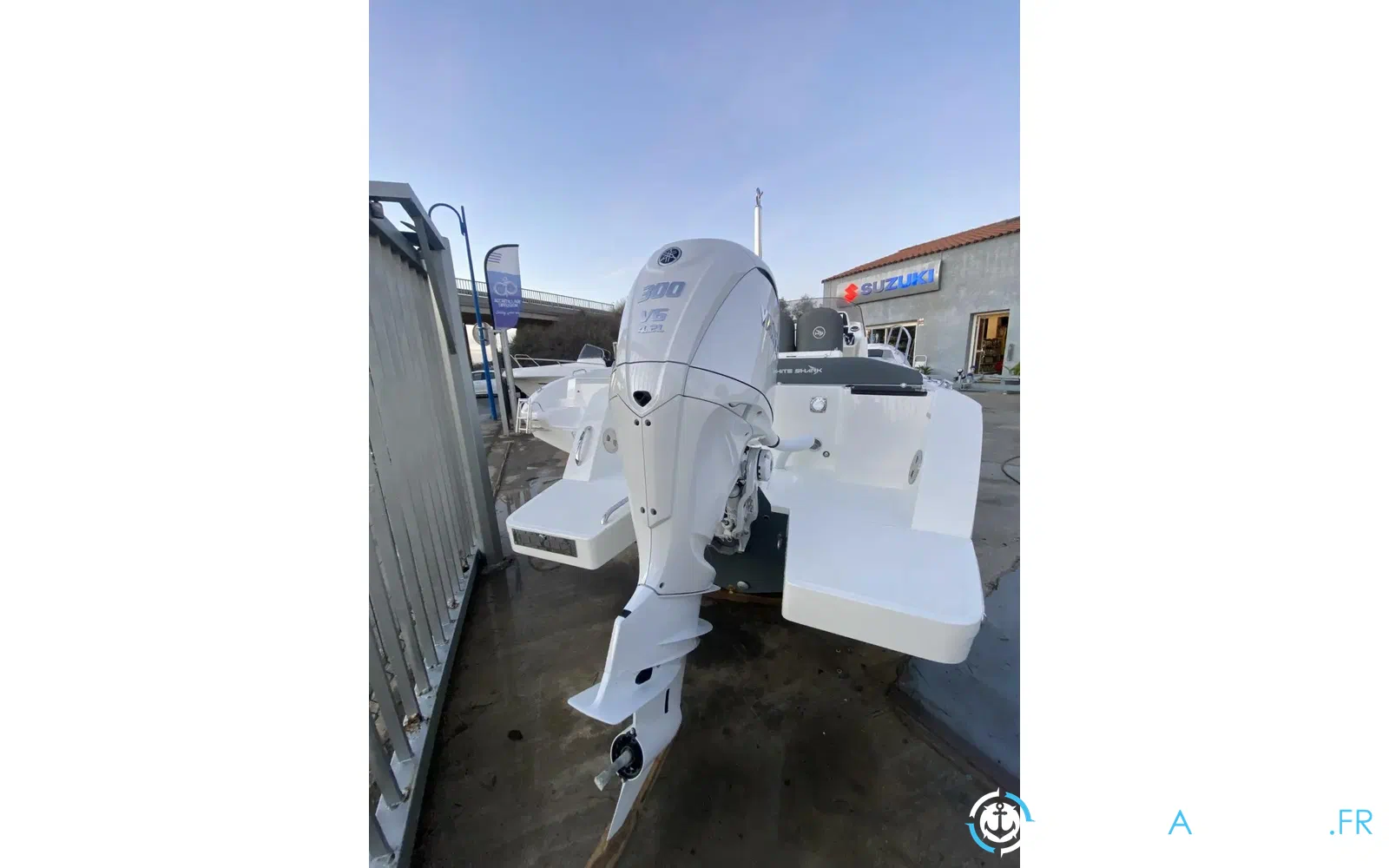 slider 15 White Shark 240 SC