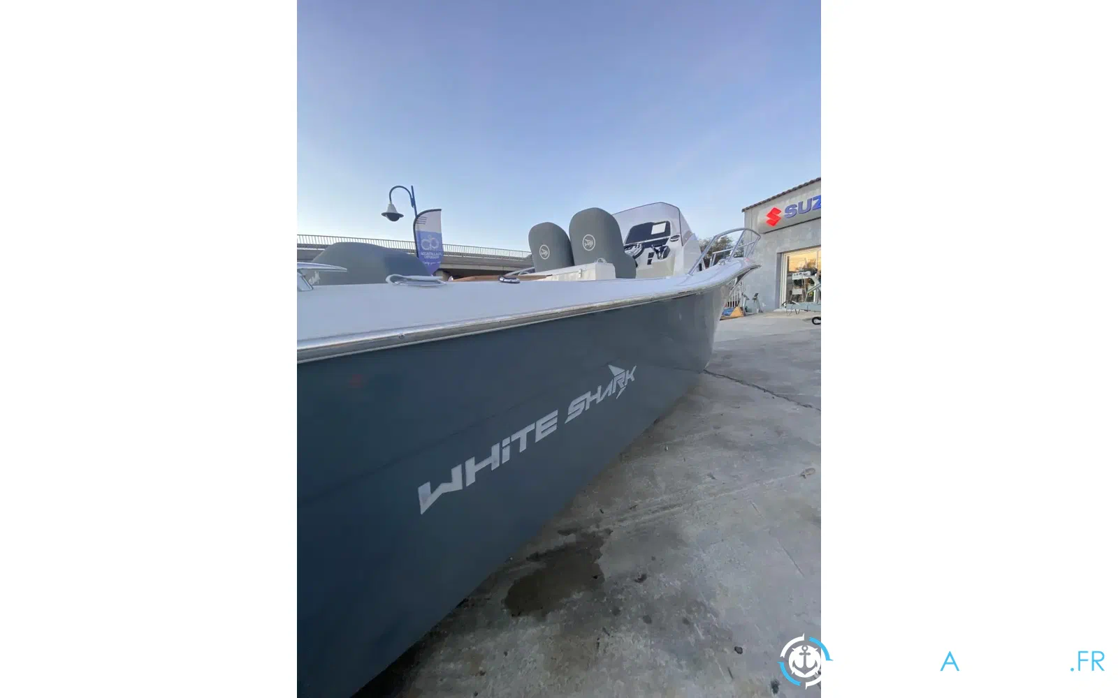slider 16 White Shark 240 SC