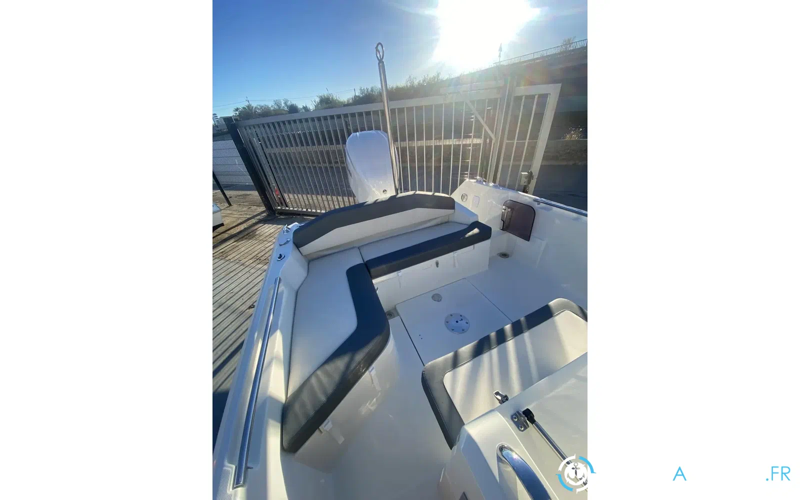 slider 1 White Shark 240 SC